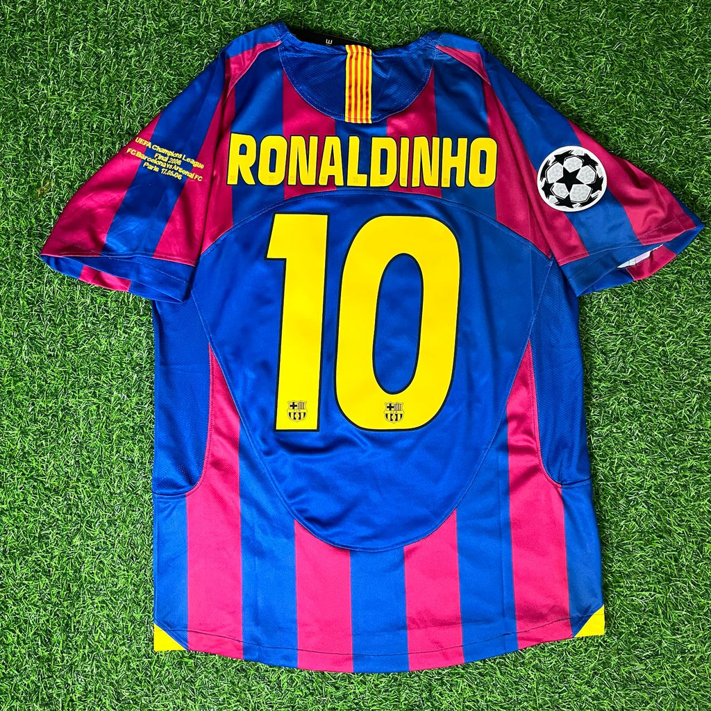 Ronaldinho Retro Jersey – FC Barcelona 2006 | Short Sleeve Edition